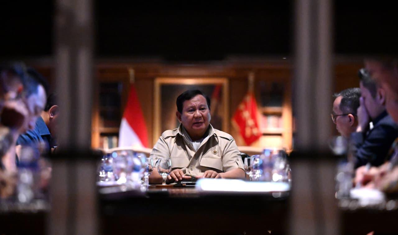 Presiden Prabowo Kumpulkan Menteri, Matangkan Langkah Tegas Berantas Pertambangan & Kawasan Hutan Ilegal